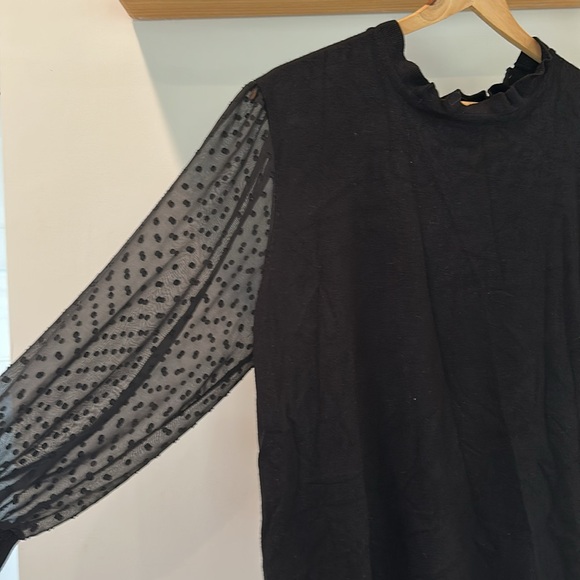 Adrianna Papell -  Black Women's Top with sheer sleeves - large - Picture 3 of 9